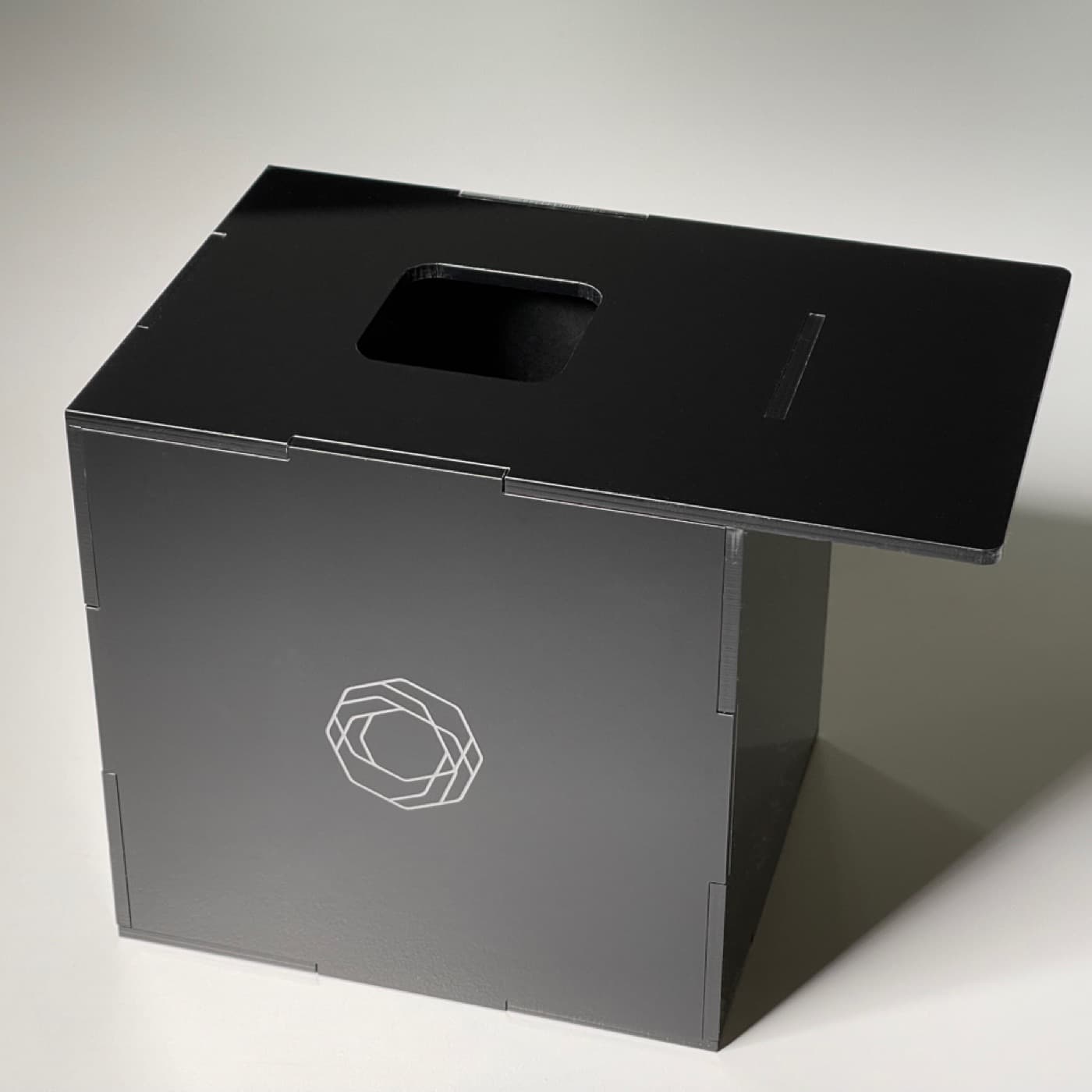 xade cube di lato con camera di misura aperta