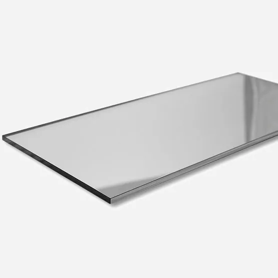 Krawędzie cięcia materiału Szkło akrylowe XT lustrzane w zbliżeniu