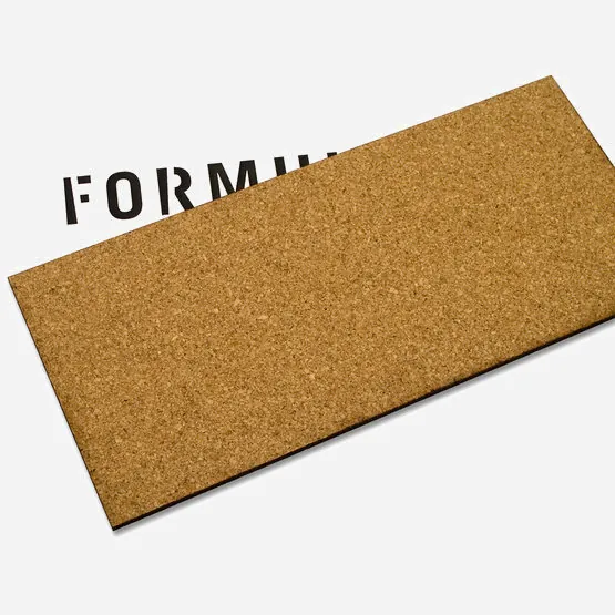 Plancha de Corcho sobre fondo claro; muestra la transmisión de la luz y la superficie