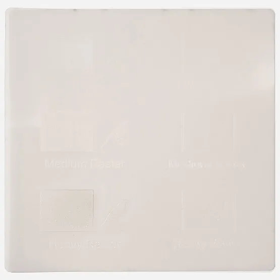 Gravur-Demo auf Mylar: leichte, mittlere und starke Rastergravur und Vektorgravur